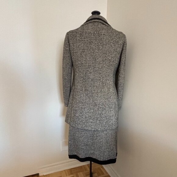 Immaculate Womens Vintage 2 piece Skirt Suit (size 8/10) - Picture 2 of 15